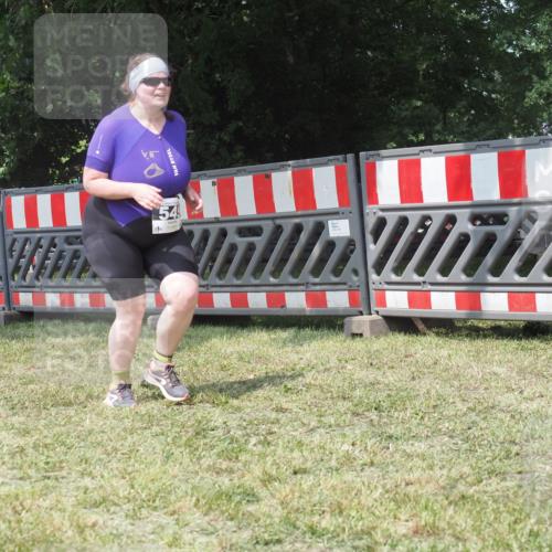 21.06.2025 - 27. Vierlanden-Triathlon KatJ http://msf.ph/oto/8052440 15.06.2025 11:57:04 Ziel 549 meine-sportfotos.de