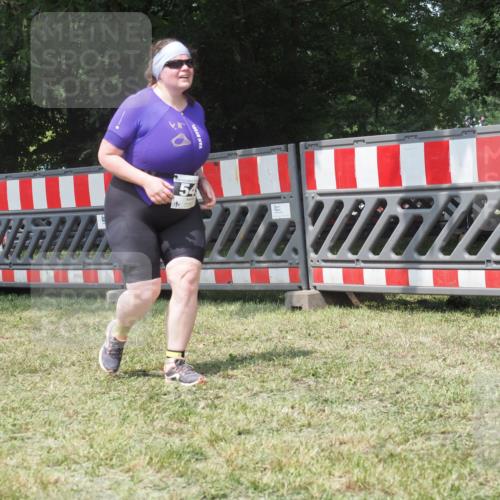 21.06.2025 - 27. Vierlanden-Triathlon KatJ http://msf.ph/oto/8052444 15.06.2025 11:57:04 Ziel 549 meine-sportfotos.de