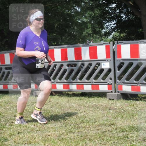 21.06.2025 - 27. Vierlanden-Triathlon KatJ http://msf.ph/oto/8052446 15.06.2025 11:57:04 Ziel 549 meine-sportfotos.de