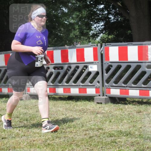 21.06.2025 - 27. Vierlanden-Triathlon KatJ http://msf.ph/oto/8052448 15.06.2025 11:57:05 Ziel 549 meine-sportfotos.de