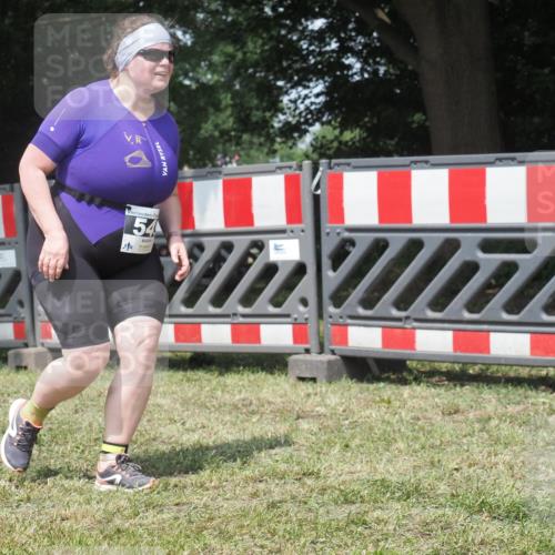 21.06.2025 - 27. Vierlanden-Triathlon KatJ http://msf.ph/oto/8052450 15.06.2025 11:57:05 Ziel 549 meine-sportfotos.de