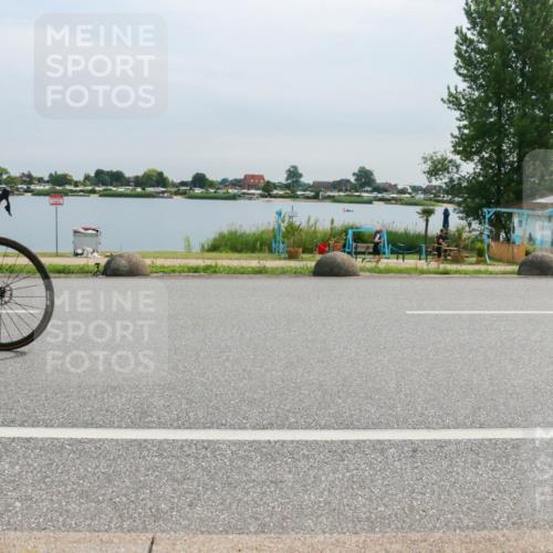 15.06.2025 - 27. Vierlanden-Triathlon H.Heesch http://msf.ph/oto/8052506 15.06.2025 10:59:35 Radfahren 206, 220, 526, 611, 652, 775 meine-sportfotos.de