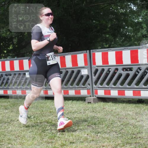21.06.2025 - 27. Vierlanden-Triathlon KatJ http://msf.ph/oto/8052539 15.06.2025 12:00:53 Ziel 495 meine-sportfotos.de