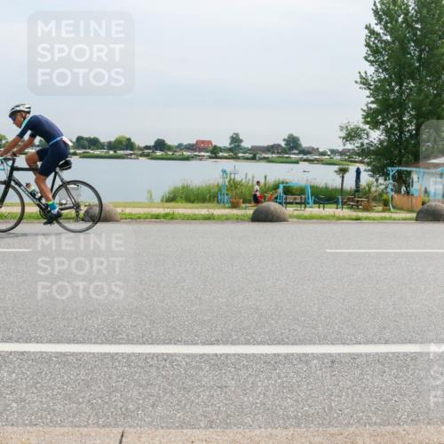 15.06.2025 - 27. Vierlanden-Triathlon H.Heesch http://msf.ph/oto/8052552 15.06.2025 11:00:14 Radfahren 70, 113 meine-sportfotos.de