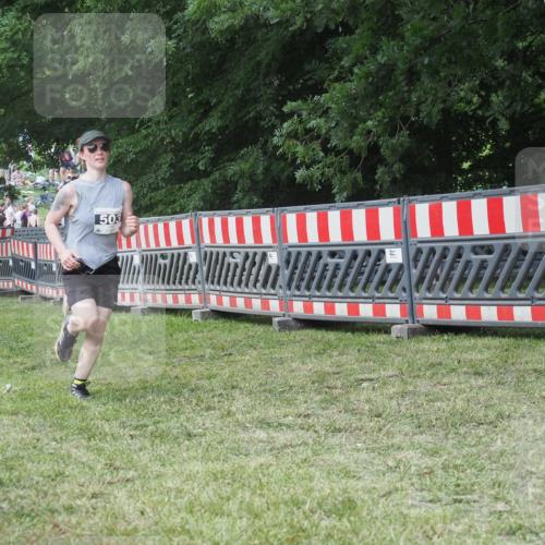 21.06.2025 - 27. Vierlanden-Triathlon KatJ http://msf.ph/oto/8052553 15.06.2025 12:01:41 Ziel 503 meine-sportfotos.de