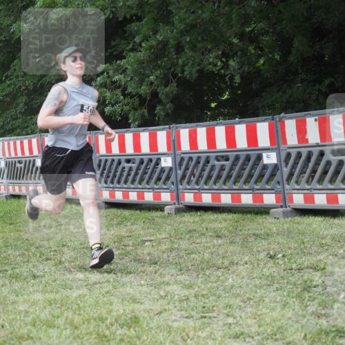 21.06.2025 - 27. Vierlanden-Triathlon KatJ http://msf.ph/oto/8052561 15.06.2025 12:01:41 Ziel 503 meine-sportfotos.de