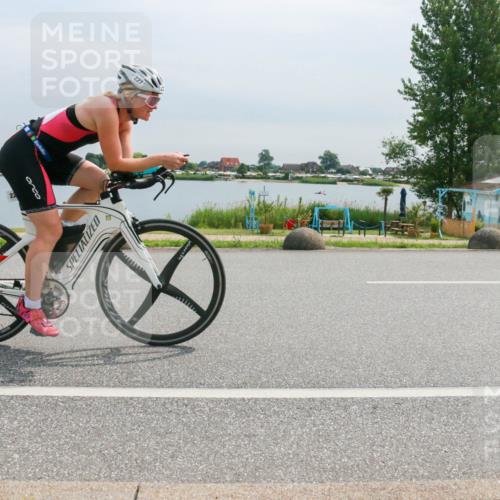 15.06.2025 - 27. Vierlanden-Triathlon H.Heesch http://msf.ph/oto/8052569 15.06.2025 11:00:31 Radfahren 157, 227, 489, 571, 638, 650 meine-sportfotos.de