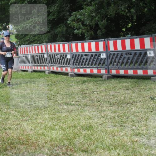 21.06.2025 - 27. Vierlanden-Triathlon KatJ http://msf.ph/oto/8052570 15.06.2025 12:04:27 Ziel 602 meine-sportfotos.de