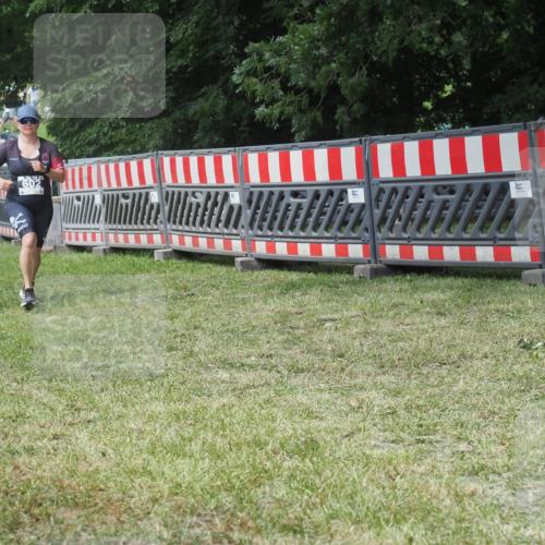 21.06.2025 - 27. Vierlanden-Triathlon KatJ http://msf.ph/oto/8052572 15.06.2025 12:04:28 Ziel 602 meine-sportfotos.de