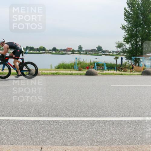15.06.2025 - 27. Vierlanden-Triathlon H.Heesch http://msf.ph/oto/8052579 15.06.2025 11:00:33 Radfahren 157, 162, 227, 489, 571, 638, 650 meine-sportfotos.de
