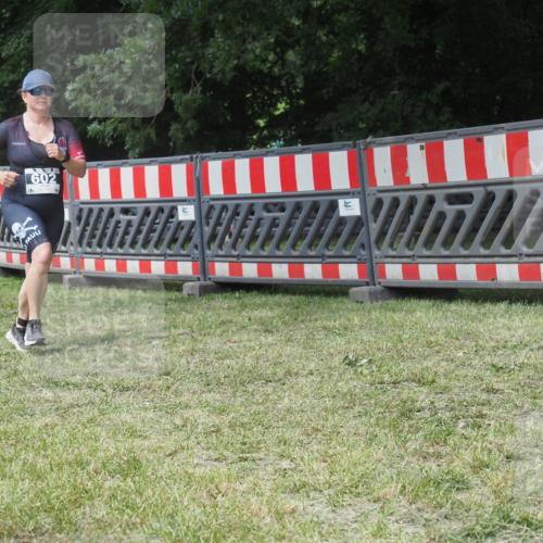21.06.2025 - 27. Vierlanden-Triathlon KatJ http://msf.ph/oto/8052589 15.06.2025 12:04:29 Ziel 602 meine-sportfotos.de