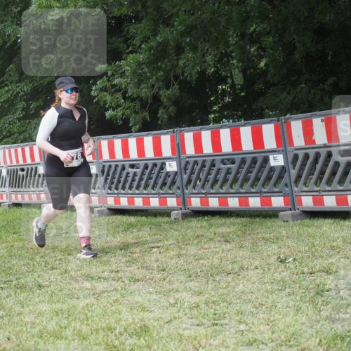 21.06.2025 - 27. Vierlanden-Triathlon KatJ http://msf.ph/oto/8052610 15.06.2025 12:04:45 Ziel 578 meine-sportfotos.de