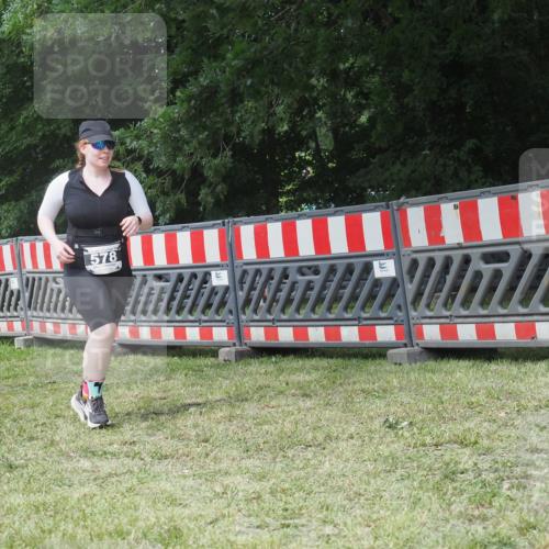 21.06.2025 - 27. Vierlanden-Triathlon KatJ http://msf.ph/oto/8052614 15.06.2025 12:04:45 Ziel 578 meine-sportfotos.de