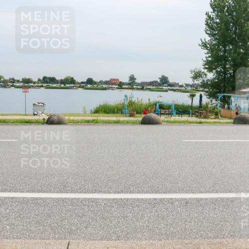 15.06.2025 - 27. Vierlanden-Triathlon H.Heesch http://msf.ph/oto/8052617 15.06.2025 11:00:41 Radfahren 61, 162, 417, 421, 586, 726, 759 meine-sportfotos.de