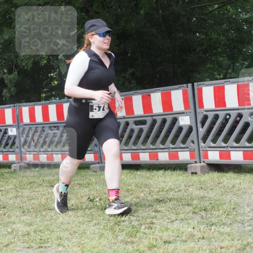 21.06.2025 - 27. Vierlanden-Triathlon KatJ http://msf.ph/oto/8052627 15.06.2025 12:04:46 Ziel 578 meine-sportfotos.de