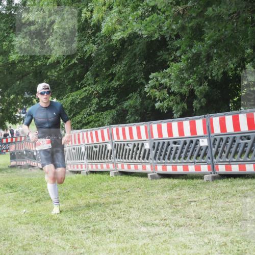 21.06.2025 - 27. Vierlanden-Triathlon KatJ http://msf.ph/oto/8052639 15.06.2025 12:06:03 Ziel 38 meine-sportfotos.de
