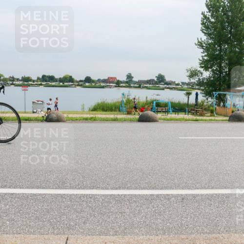 15.06.2025 - 27. Vierlanden-Triathlon H.Heesch http://msf.ph/oto/8052640 15.06.2025 11:00:45 Radfahren 61, 226, 421, 586, 726, 759 meine-sportfotos.de