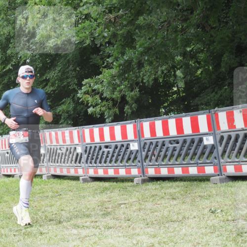 21.06.2025 - 27. Vierlanden-Triathlon KatJ http://msf.ph/oto/8052642 15.06.2025 12:06:04 Ziel 38 meine-sportfotos.de