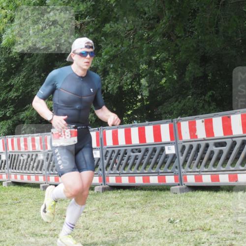 21.06.2025 - 27. Vierlanden-Triathlon KatJ http://msf.ph/oto/8052652 15.06.2025 12:06:05 Ziel 38 meine-sportfotos.de