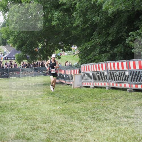 21.06.2025 - 27. Vierlanden-Triathlon KatJ http://msf.ph/oto/8052656 15.06.2025 12:06:15 Ziel 248 meine-sportfotos.de