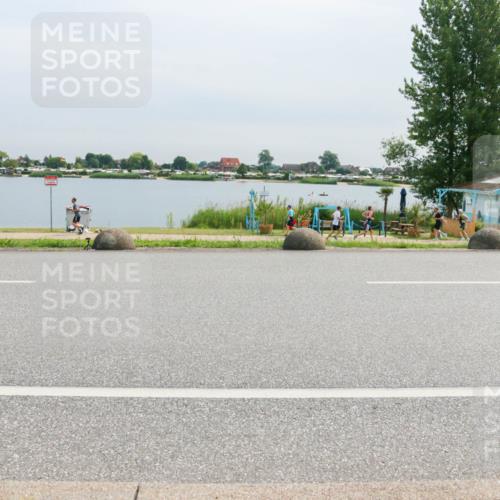 15.06.2025 - 27. Vierlanden-Triathlon H.Heesch http://msf.ph/oto/8052659 15.06.2025 11:00:48 Radfahren 226, 421, 586 meine-sportfotos.de