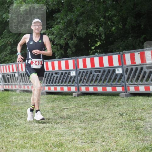 21.06.2025 - 27. Vierlanden-Triathlon KatJ http://msf.ph/oto/8052683 15.06.2025 12:06:19 Ziel 248 meine-sportfotos.de