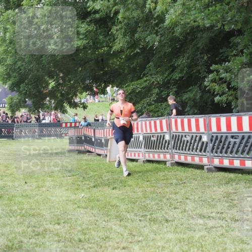 21.06.2025 - 27. Vierlanden-Triathlon KatJ http://msf.ph/oto/8052695 15.06.2025 12:06:59 Ziel 558 meine-sportfotos.de