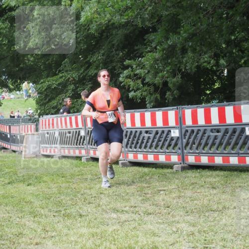 21.06.2025 - 27. Vierlanden-Triathlon KatJ http://msf.ph/oto/8052706 15.06.2025 12:07:01 Ziel 63, 558 meine-sportfotos.de