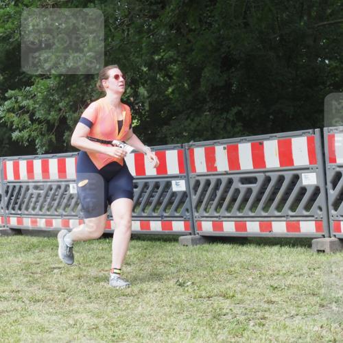 21.06.2025 - 27. Vierlanden-Triathlon KatJ http://msf.ph/oto/8052716 15.06.2025 12:07:02 Ziel 63, 558 meine-sportfotos.de