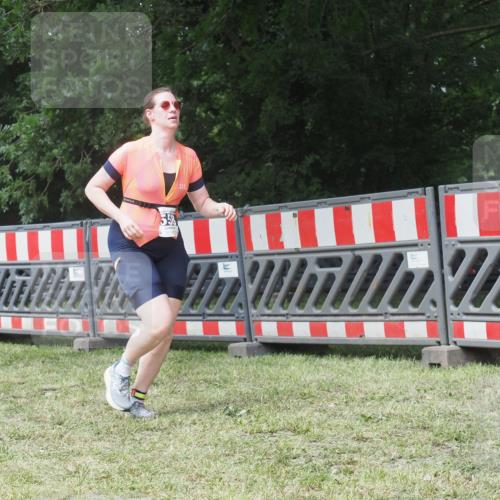 21.06.2025 - 27. Vierlanden-Triathlon KatJ http://msf.ph/oto/8052718 15.06.2025 12:07:02 Ziel 63, 558 meine-sportfotos.de