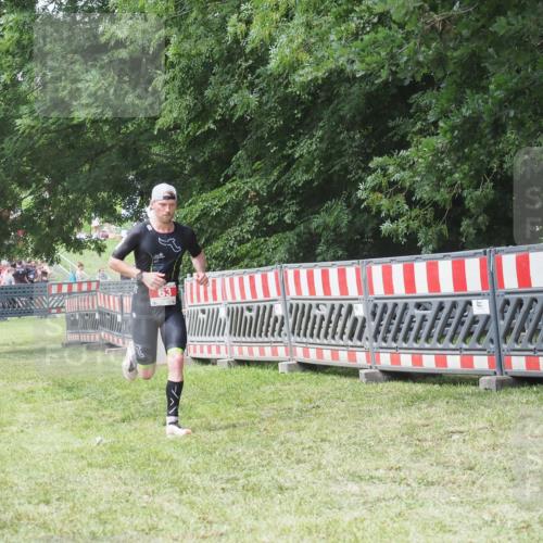 21.06.2025 - 27. Vierlanden-Triathlon KatJ http://msf.ph/oto/8052728 15.06.2025 12:07:11 Ziel 63 meine-sportfotos.de