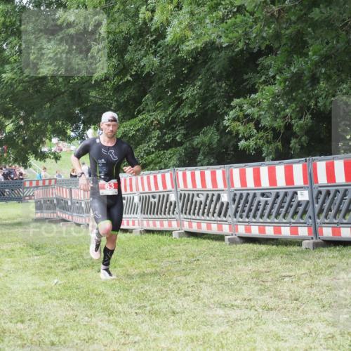 21.06.2025 - 27. Vierlanden-Triathlon KatJ http://msf.ph/oto/8052730 15.06.2025 12:07:11 Ziel 63 meine-sportfotos.de