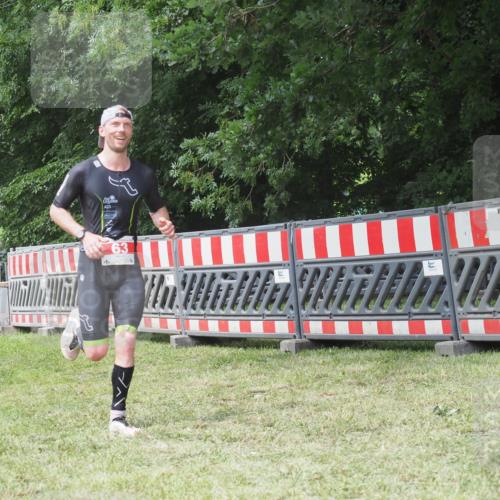 21.06.2025 - 27. Vierlanden-Triathlon KatJ http://msf.ph/oto/8052739 15.06.2025 12:07:12 Ziel 63 meine-sportfotos.de