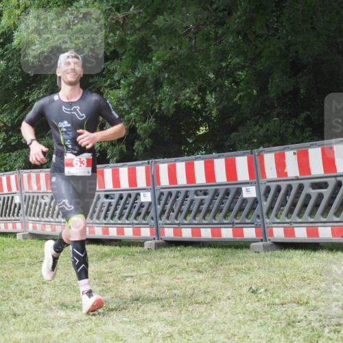 21.06.2025 - 27. Vierlanden-Triathlon KatJ http://msf.ph/oto/8052743 15.06.2025 12:07:12 Ziel 63 meine-sportfotos.de