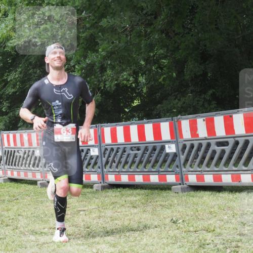 21.06.2025 - 27. Vierlanden-Triathlon KatJ http://msf.ph/oto/8052745 15.06.2025 12:07:12 Ziel 63 meine-sportfotos.de