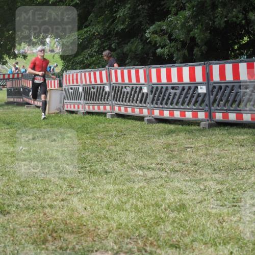 21.06.2025 - 27. Vierlanden-Triathlon KatJ http://msf.ph/oto/8052747 15.06.2025 12:07:31 Ziel 124 meine-sportfotos.de