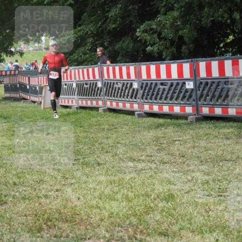 21.06.2025 - 27. Vierlanden-Triathlon KatJ http://msf.ph/oto/8052754 15.06.2025 12:07:32 Ziel 124 meine-sportfotos.de