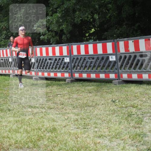 21.06.2025 - 27. Vierlanden-Triathlon KatJ http://msf.ph/oto/8052758 15.06.2025 12:07:33 Ziel 124 meine-sportfotos.de