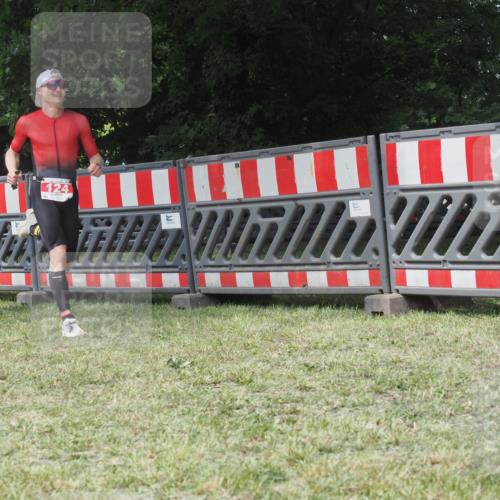 21.06.2025 - 27. Vierlanden-Triathlon KatJ http://msf.ph/oto/8052768 15.06.2025 12:07:33 Ziel 124 meine-sportfotos.de