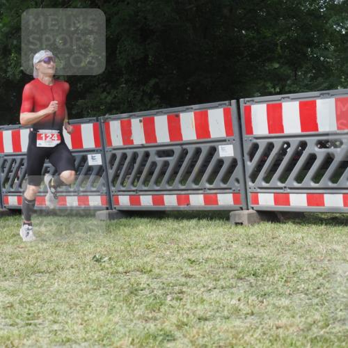 21.06.2025 - 27. Vierlanden-Triathlon KatJ http://msf.ph/oto/8052770 15.06.2025 12:07:33 Ziel 124 meine-sportfotos.de