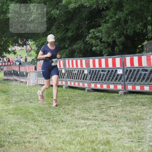 21.06.2025 - 27. Vierlanden-Triathlon KatJ http://msf.ph/oto/8052803 15.06.2025 12:09:34 Ziel 603 meine-sportfotos.de