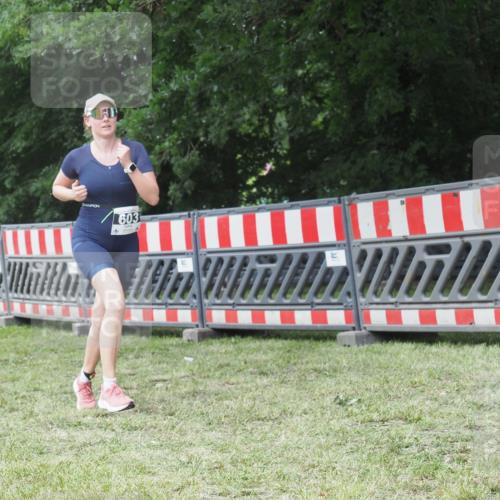 21.06.2025 - 27. Vierlanden-Triathlon KatJ http://msf.ph/oto/8052809 15.06.2025 12:09:35 Ziel 603 meine-sportfotos.de
