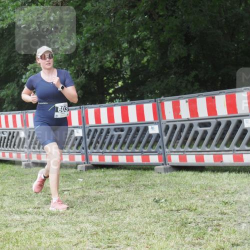 21.06.2025 - 27. Vierlanden-Triathlon KatJ http://msf.ph/oto/8052812 15.06.2025 12:09:35 Ziel 603 meine-sportfotos.de