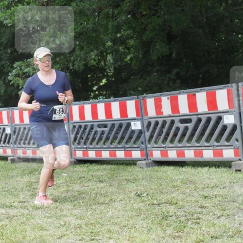21.06.2025 - 27. Vierlanden-Triathlon KatJ http://msf.ph/oto/8052814 15.06.2025 12:09:35 Ziel 603 meine-sportfotos.de
