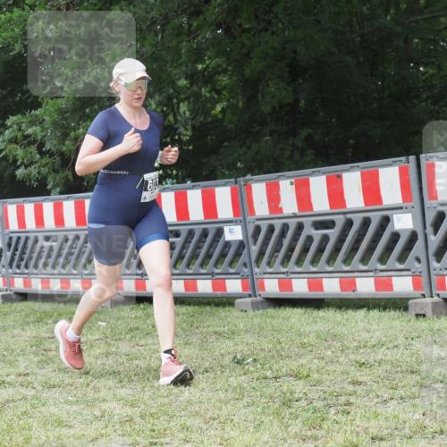 21.06.2025 - 27. Vierlanden-Triathlon KatJ http://msf.ph/oto/8052818 15.06.2025 12:09:35 Ziel 603 meine-sportfotos.de