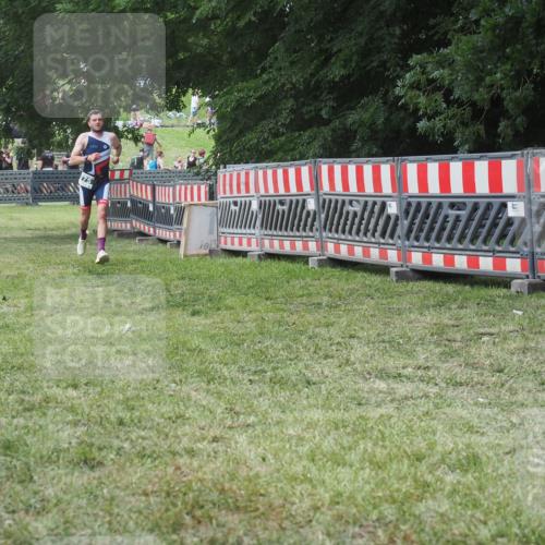 21.06.2025 - 27. Vierlanden-Triathlon KatJ http://msf.ph/oto/8052822 15.06.2025 12:10:10 Ziel 775 meine-sportfotos.de