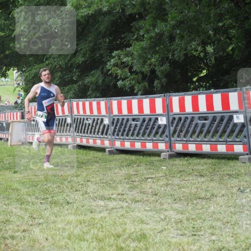 21.06.2025 - 27. Vierlanden-Triathlon KatJ http://msf.ph/oto/8052830 15.06.2025 12:10:12 Ziel 775 meine-sportfotos.de