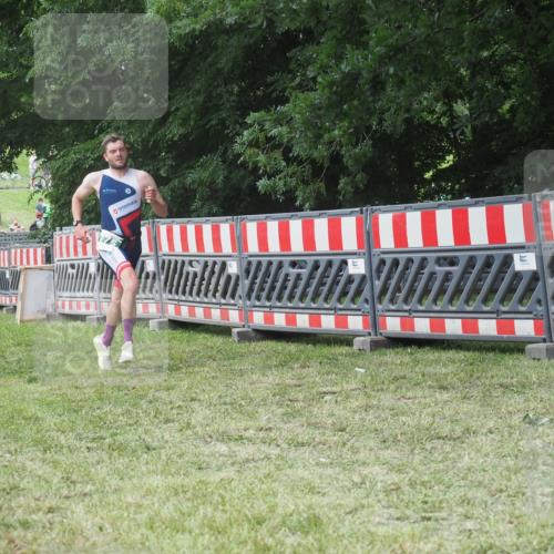 21.06.2025 - 27. Vierlanden-Triathlon KatJ http://msf.ph/oto/8052832 15.06.2025 12:10:12 Ziel 775 meine-sportfotos.de