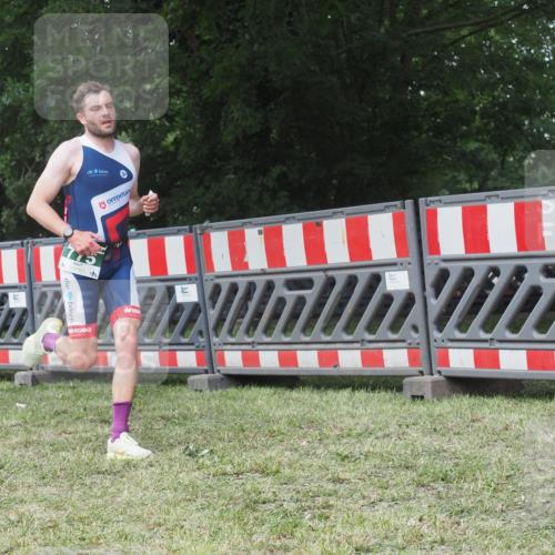 21.06.2025 - 27. Vierlanden-Triathlon KatJ http://msf.ph/oto/8052843 15.06.2025 12:10:13 Ziel 775 meine-sportfotos.de