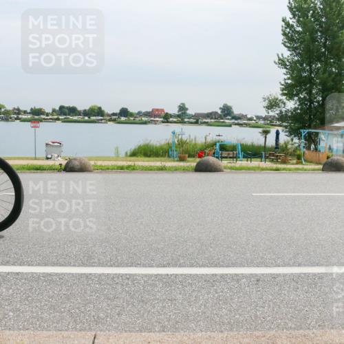 15.06.2025 - 27. Vierlanden-Triathlon H.Heesch http://msf.ph/oto/8052846 15.06.2025 11:01:19 Radfahren 484, 501 meine-sportfotos.de